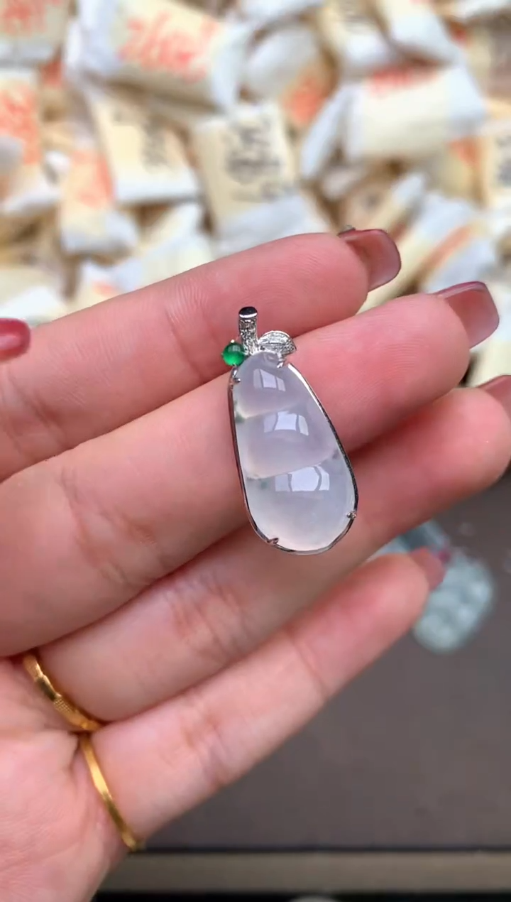 翡翠18K金镶嵌挂件—