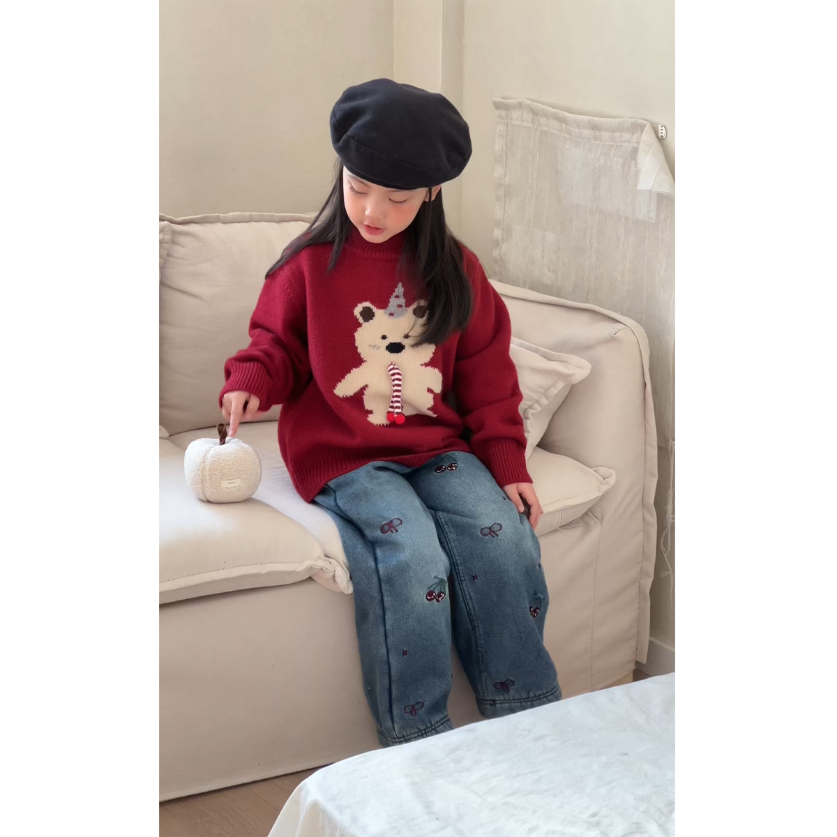120-170女童红色小熊毛衣+加绒刺绣樱桃牛仔裤