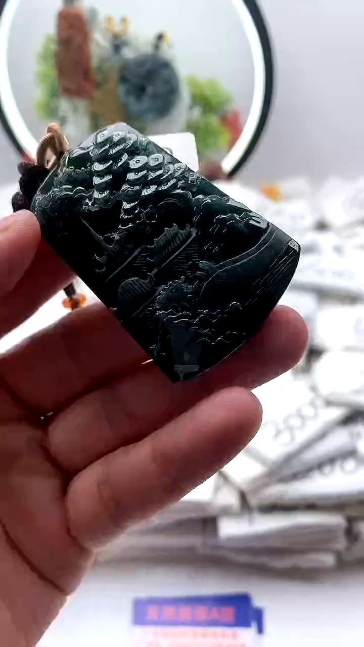 【闪购商品】翡翠颈饰未镶嵌山水牌