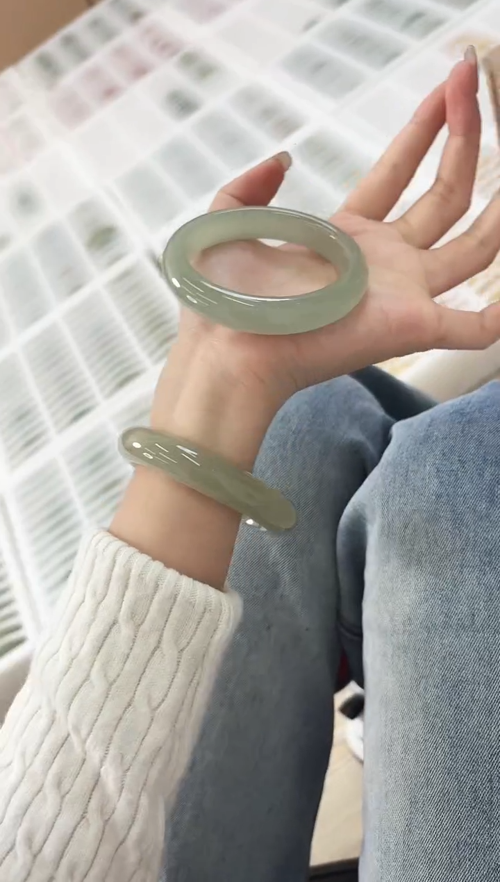 未镶嵌手镯石英质玉47-56D