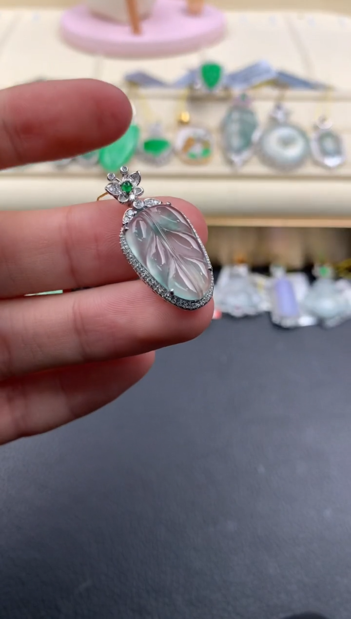 【闪购商品】翡翠颈饰18K金镶嵌A840