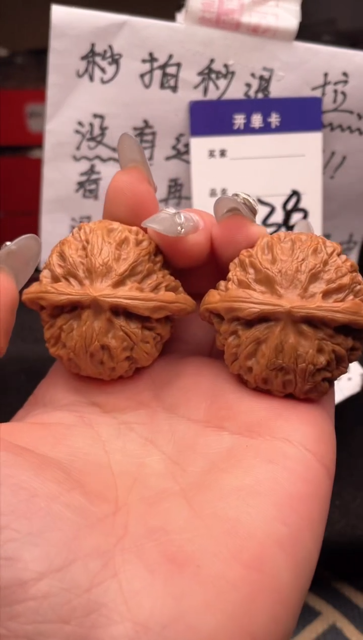 【闪购商品】文玩核桃吊坠138 宫灯（微微小修） 44