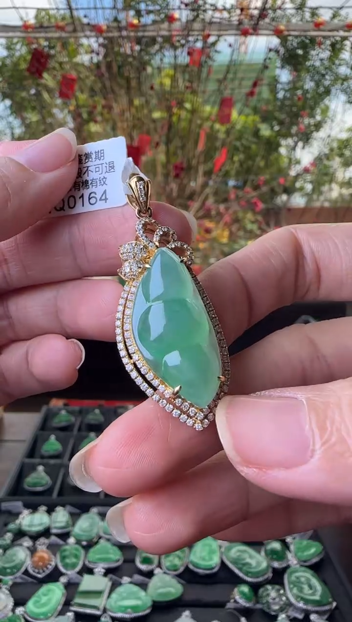 【闪购商品】翡翠颈饰18K金镶嵌QQ0164 冰绿富贵豆