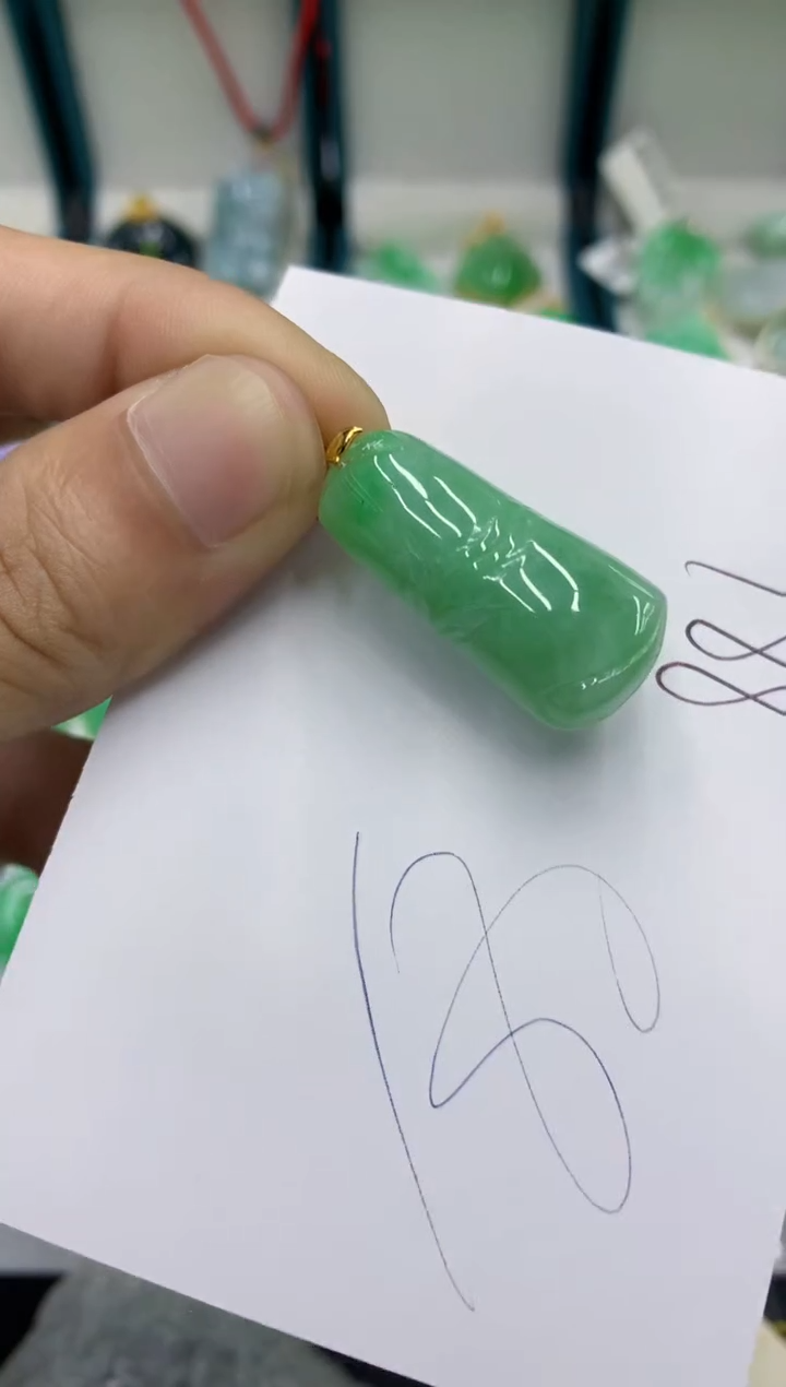 翡翠18K金镶嵌颈饰翡翠