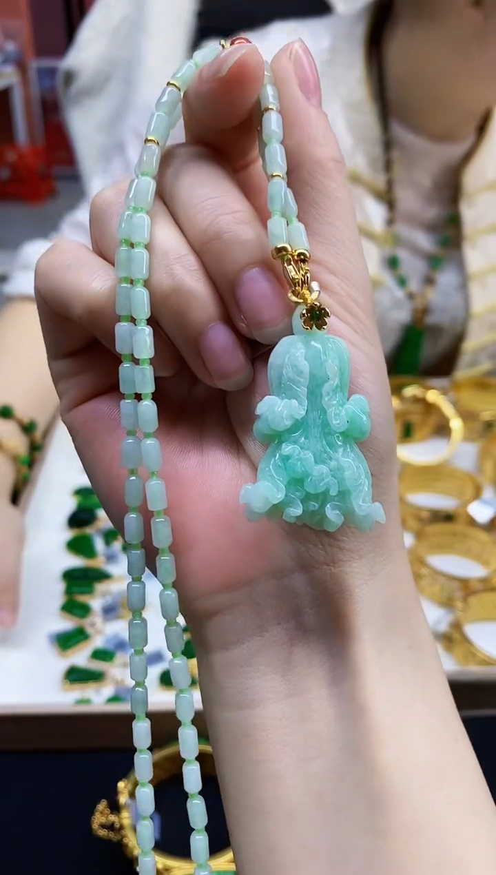 颈饰未镶嵌翡翠吊坠