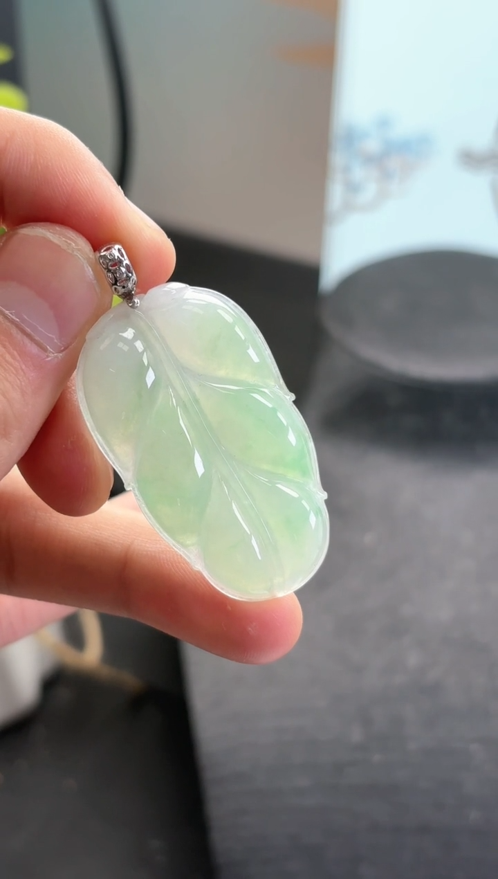 【闪购商品】翡翠颈饰18K金镶嵌YM163-1叶子