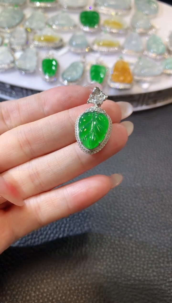 【闪购商品】翡翠吊坠(不含链)18K金镶嵌A6 多样性发货一件