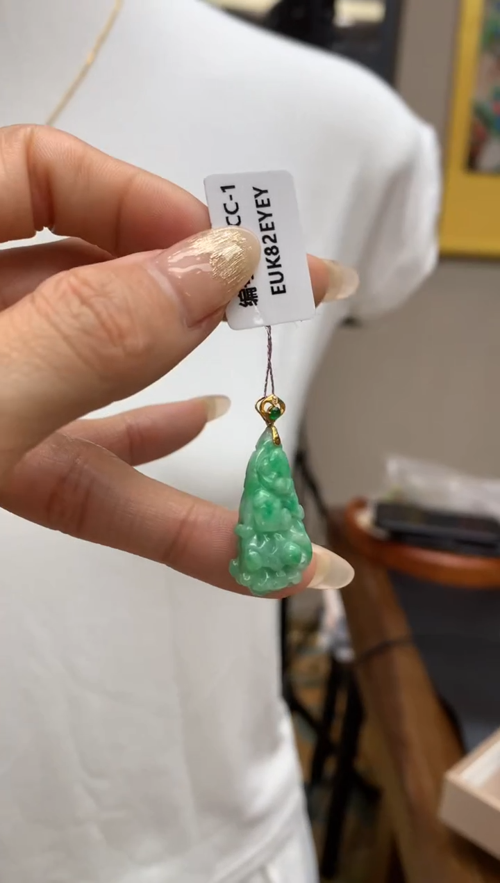 【闪购商品】翡翠颈饰18K金镶嵌白菜