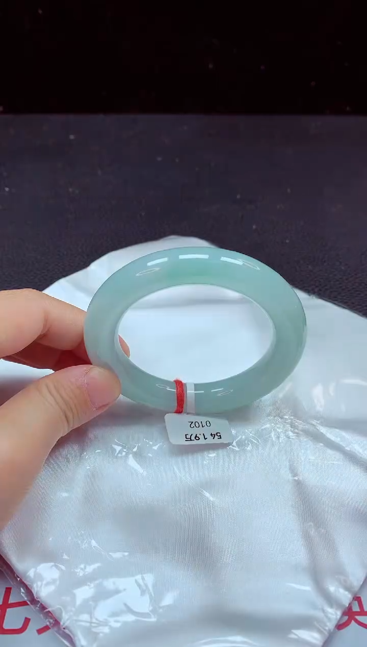 【闪购商品】翡翠手镯未镶嵌镯子54+