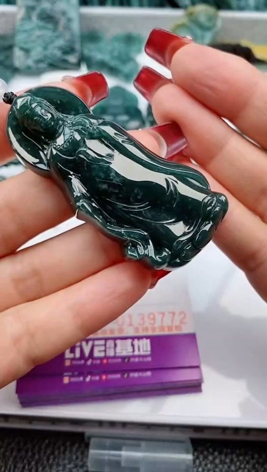 【闪购商品】翡翠颈饰未镶嵌           