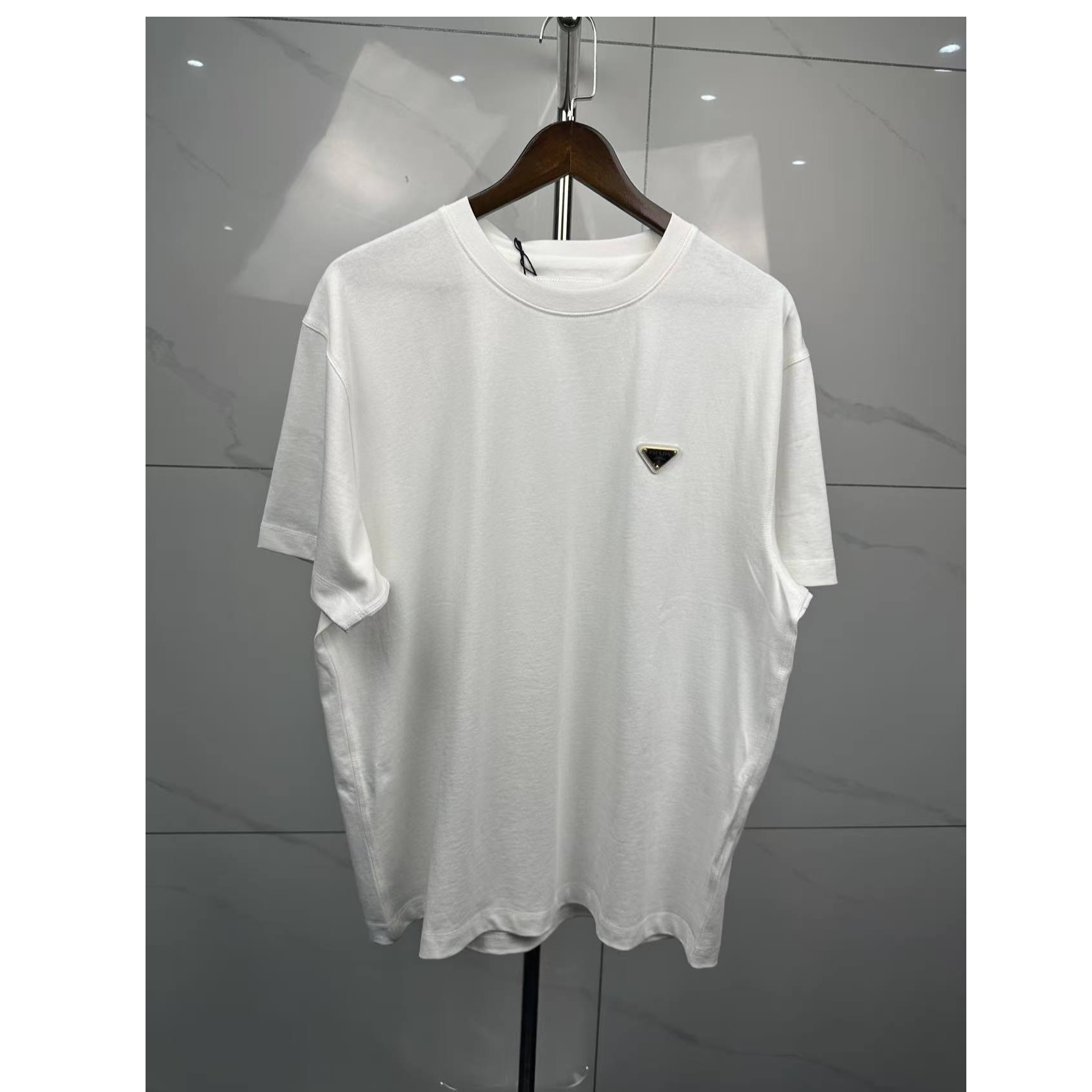 99新 Prada/普拉达 夏季胸口金色金属三角标简约双色短袖