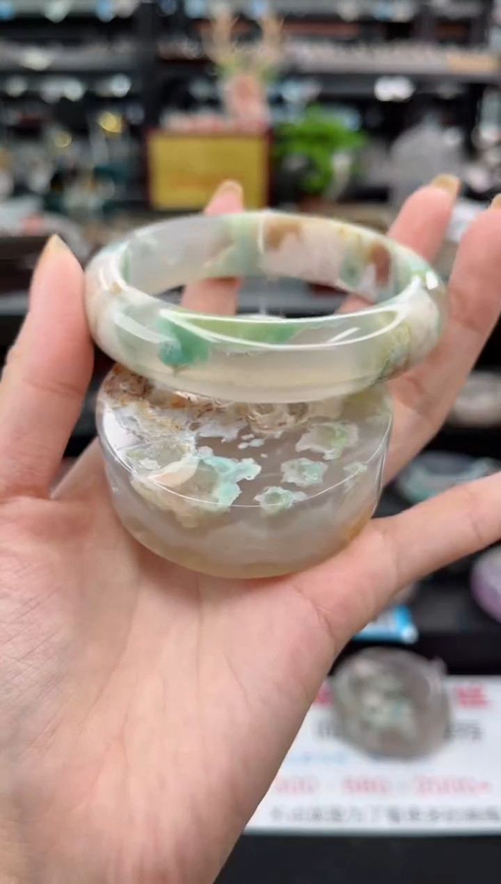 【闪购商品】石英质玉手镯未镶嵌62圈口（赠品镯心）3S960