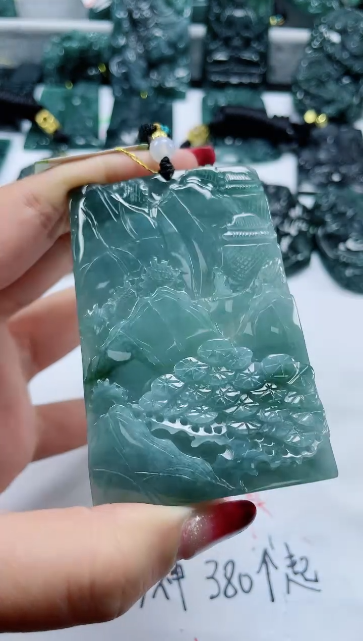 【闪购商品】翡翠颈饰未镶嵌            