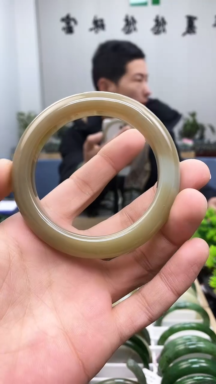 【闪购商品】和田玉手镯未镶嵌60