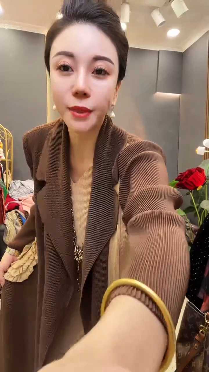 聚酯纤维（涤纶）咖色  2侧盘花裙