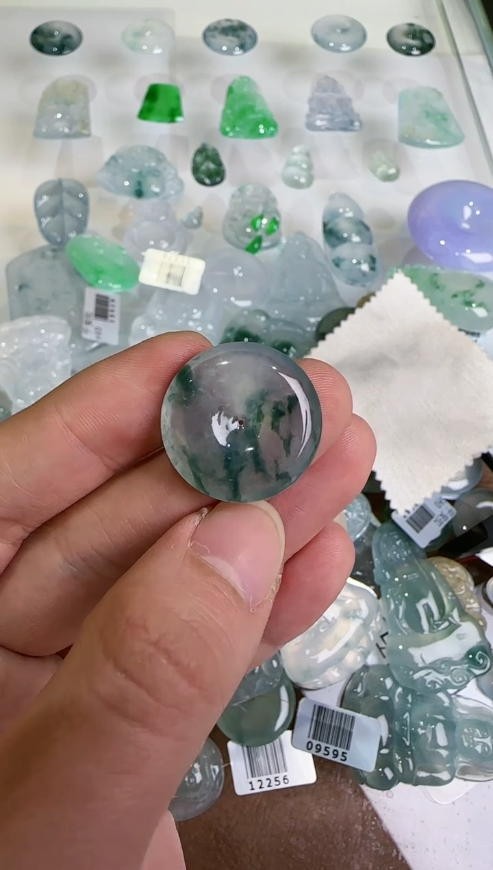 【闪购商品】翡翠吊坠(不含链)未镶嵌··