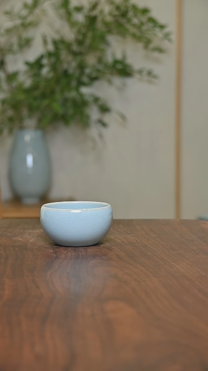 手拉圆钵杯天青釉朱法喜款80毫升一级