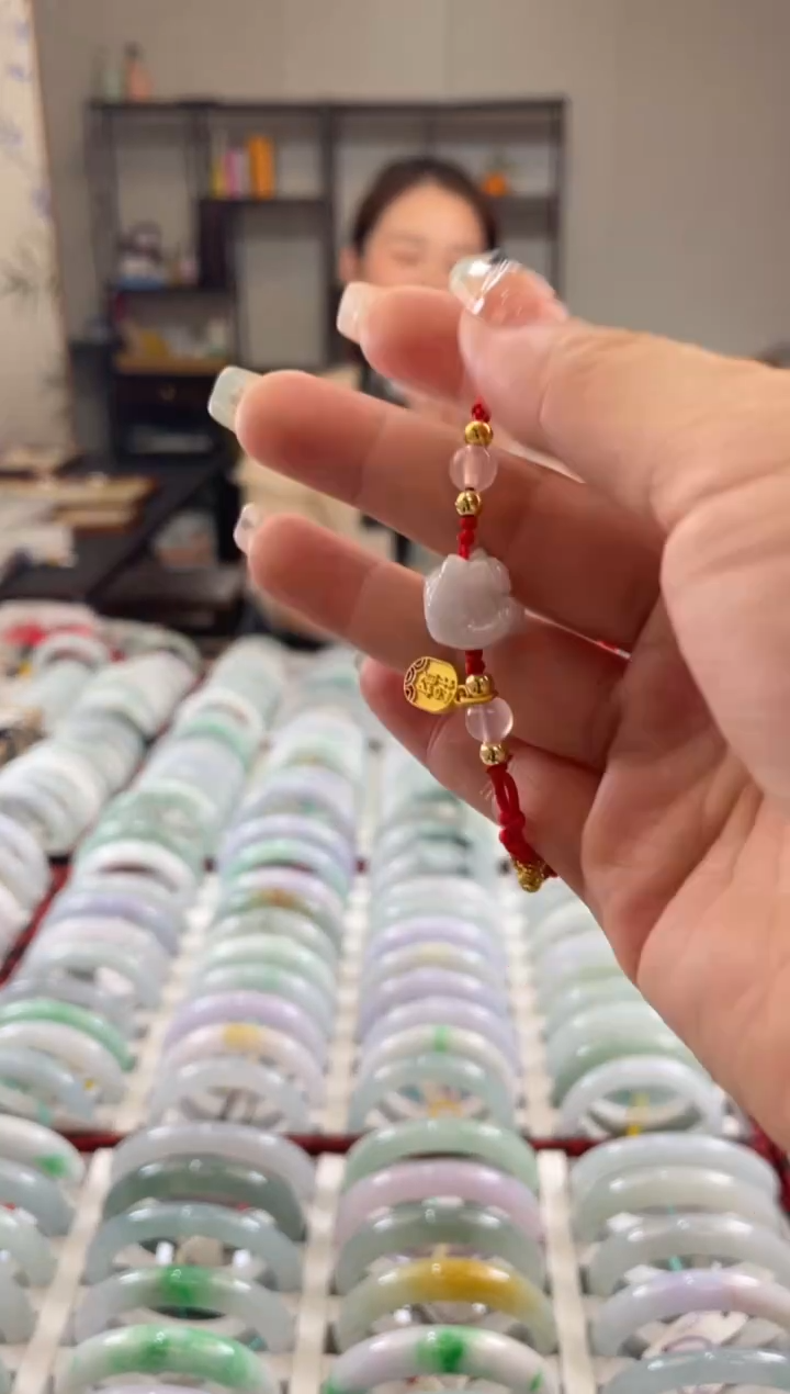 颈饰未镶嵌翡翠搬****~多样性发一