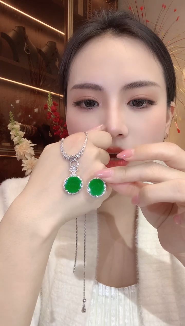 【闪购商品】翡翠吊坠(不含链)18K金镶嵌A17 多样性发货一件