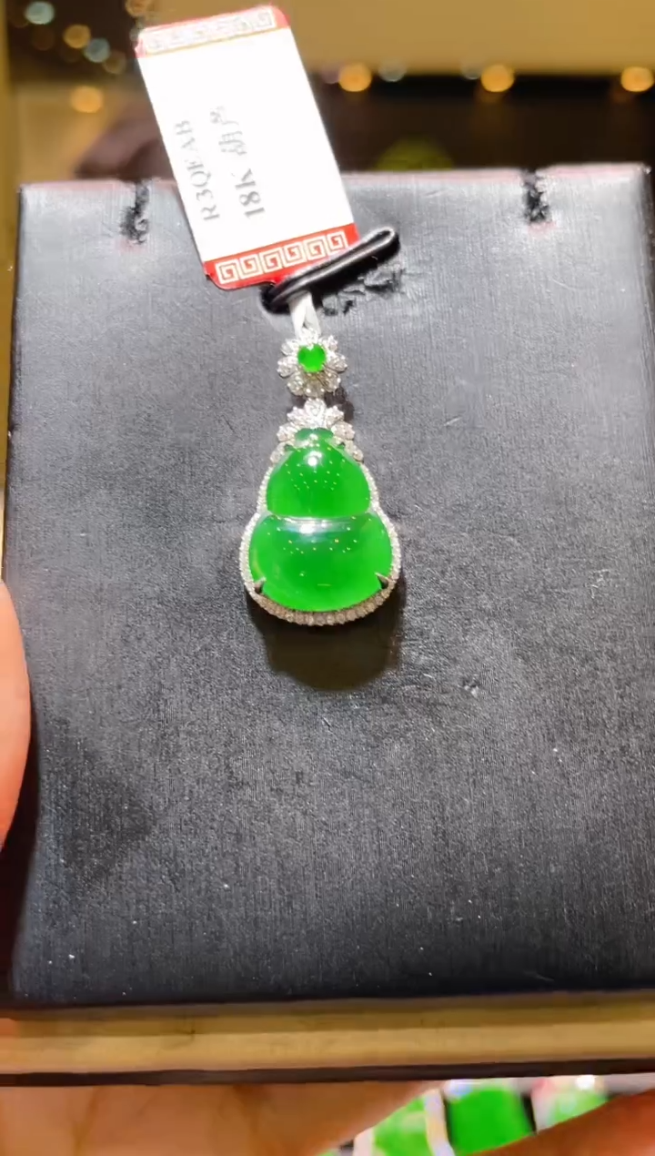 【闪购商品】翡翠吊坠(赠链)18K金镶嵌A26