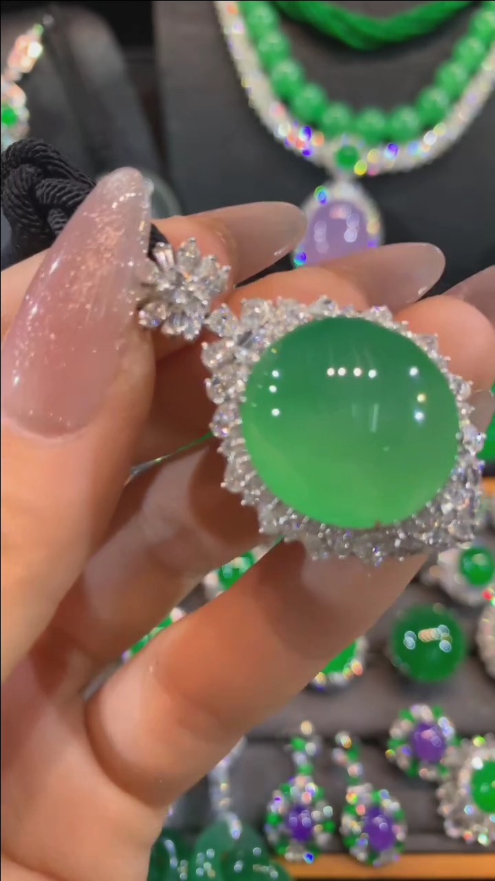 【闪购商品】翡翠吊坠(不含链)18K金镶嵌吊坠