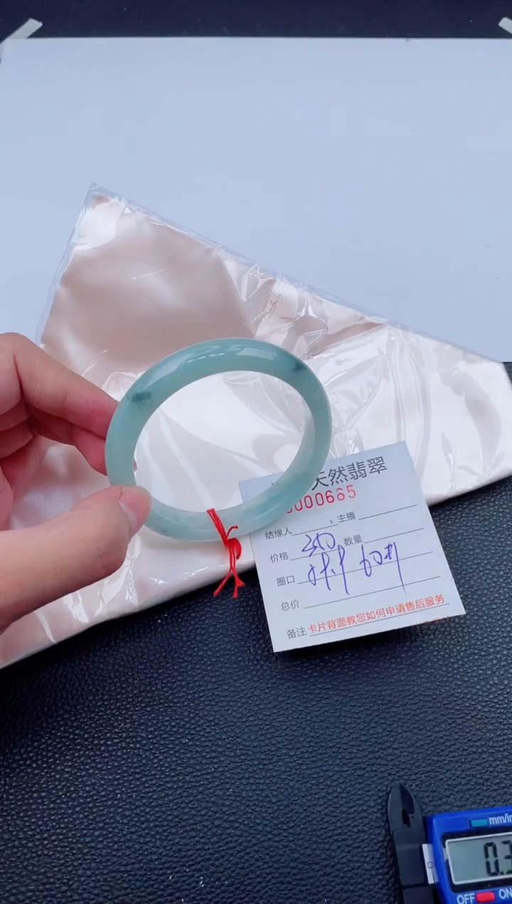 未镶嵌手镯翡翠天然翡翠手镯