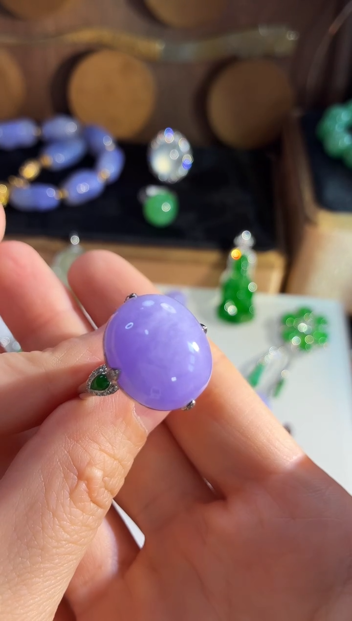 18K金镶嵌戒指翡翠戒指