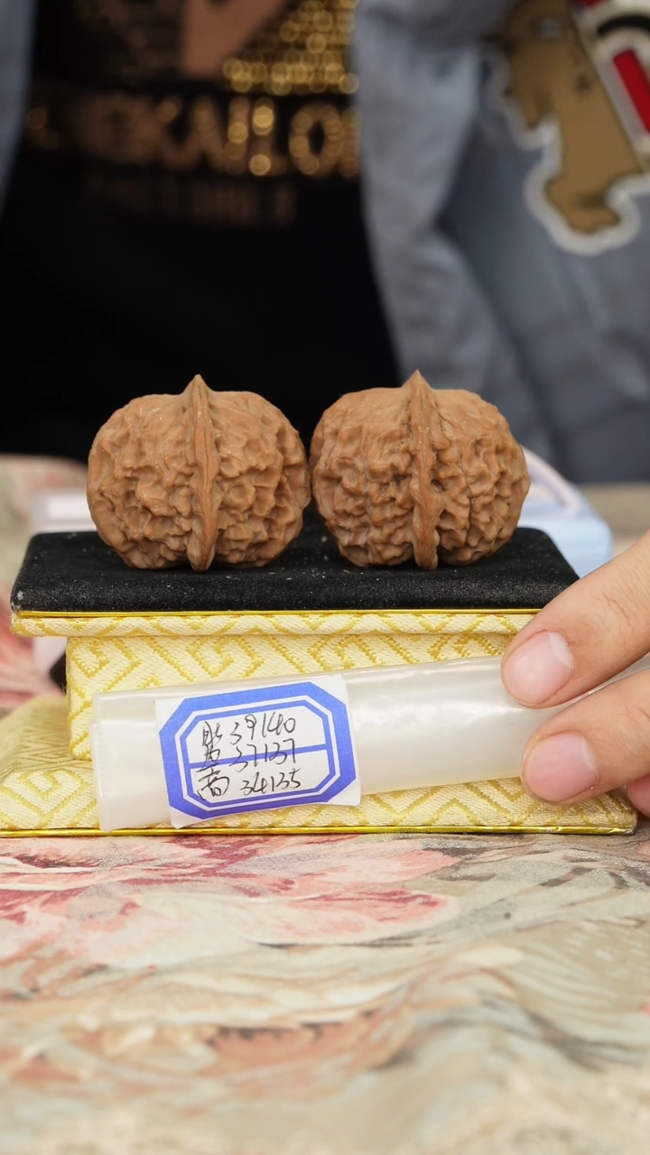 【闪购商品】文玩核桃把件非嫁接元宝