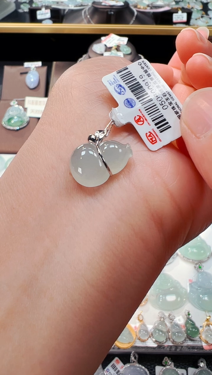 【闪购商品】翡翠吊坠(不含链)18K金镶嵌葫芦吊坠919