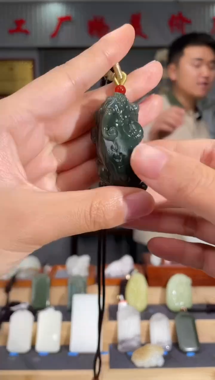 和田玉未镶嵌颈饰1