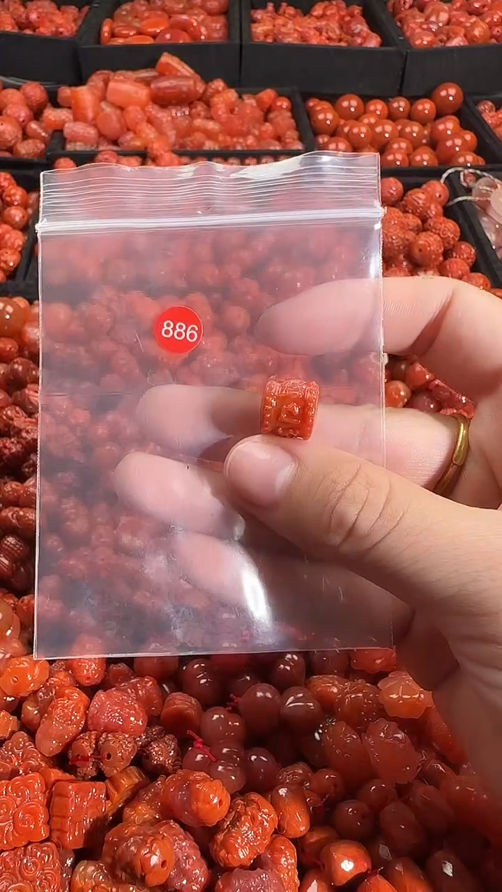 颈饰未镶嵌南红玛瑙1