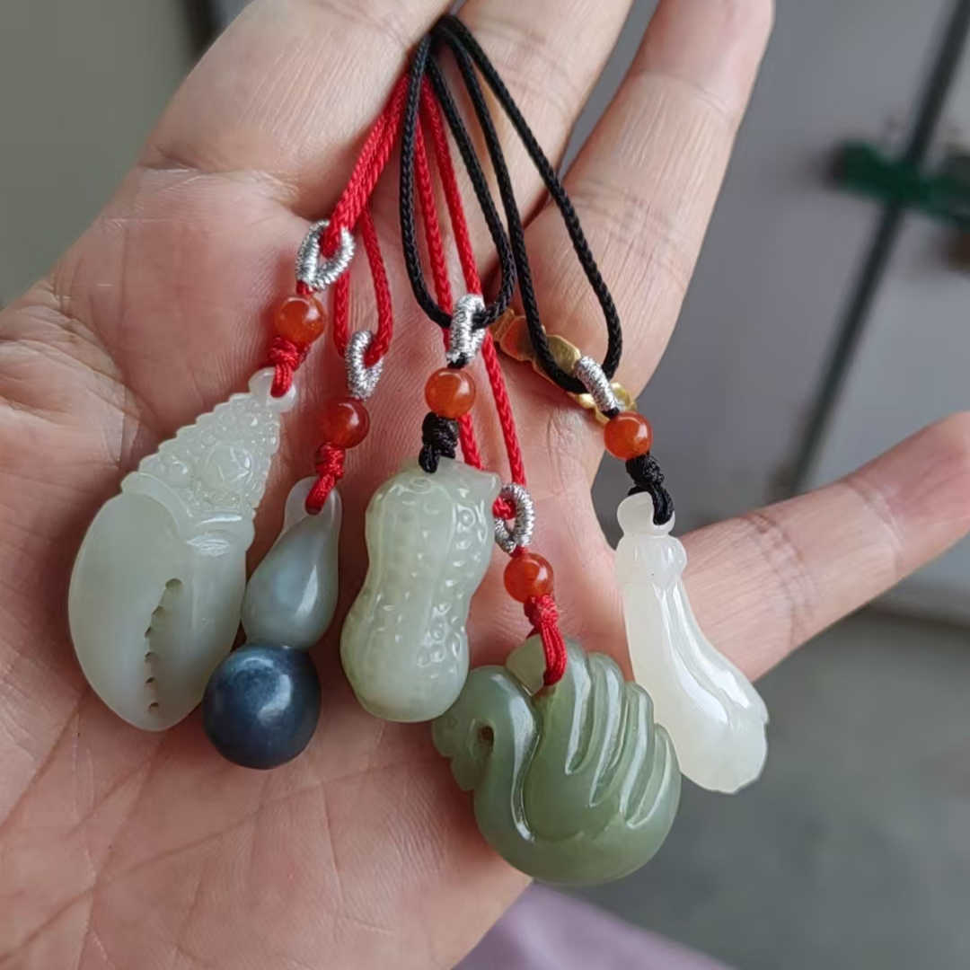 新疆和田玉手工多样小吊坠寓意美好