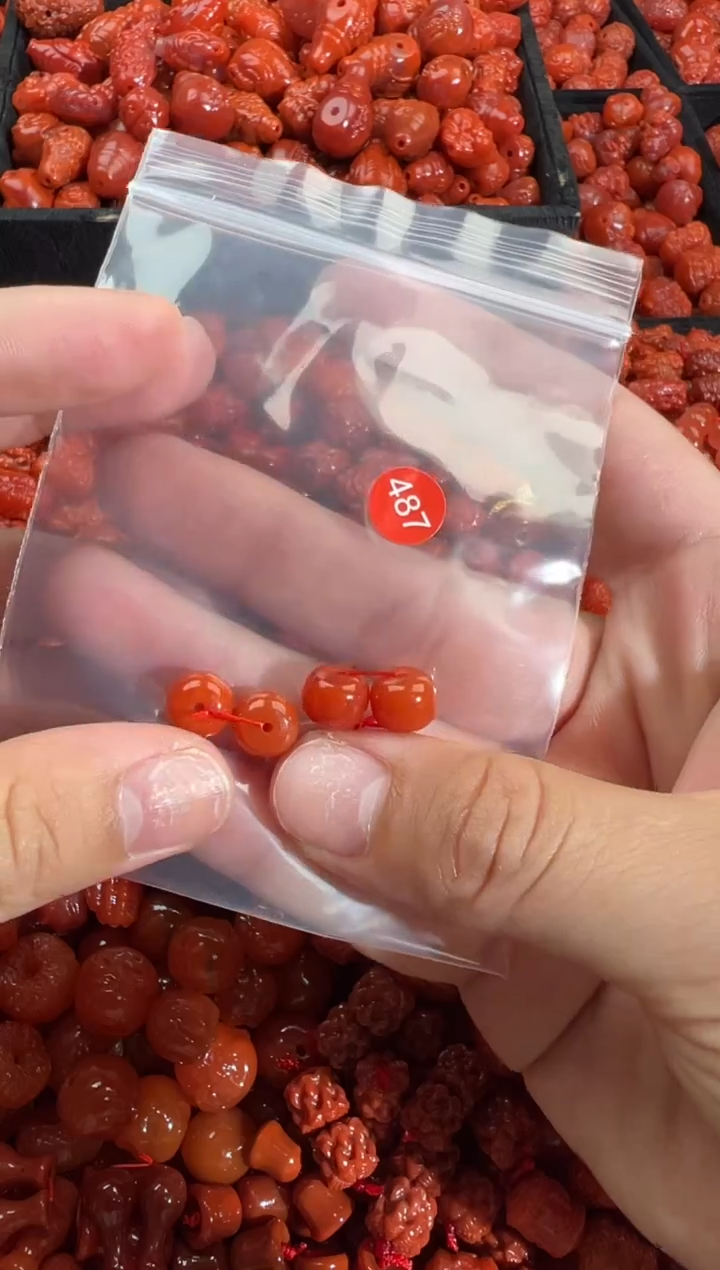 南红玛瑙未镶嵌颈饰1