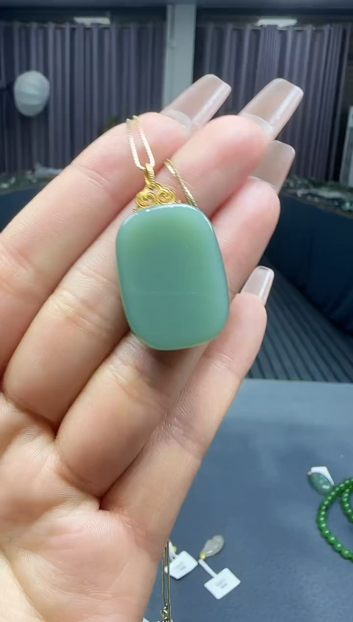 【闪购商品】和田玉挂件18K金镶嵌1
