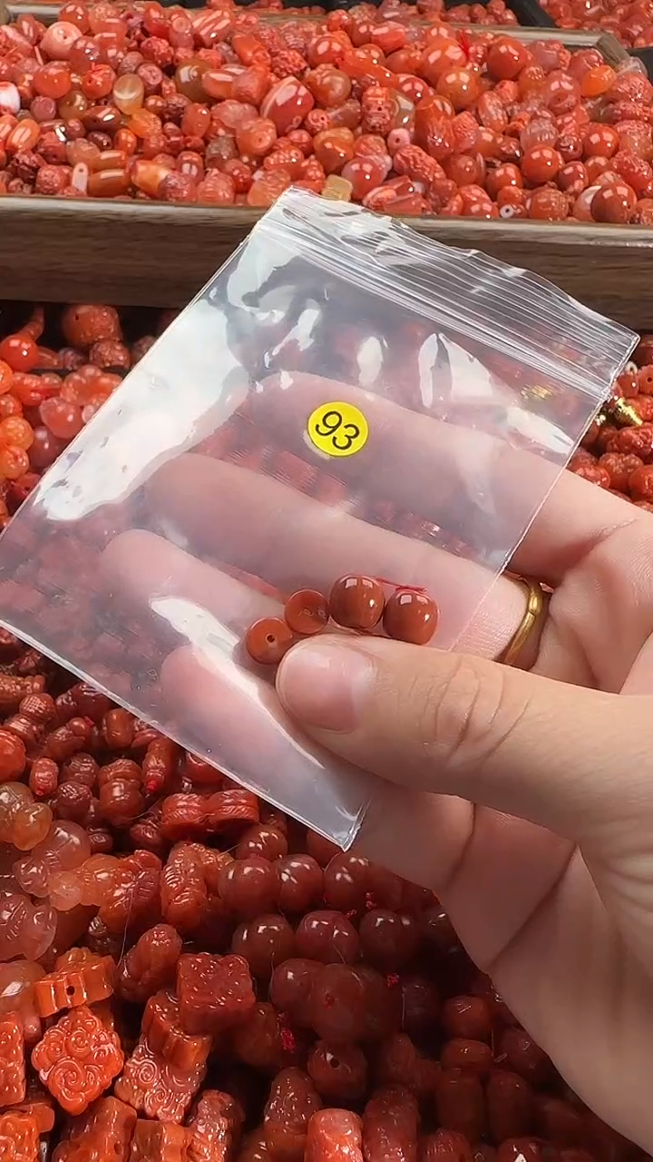 颈饰未镶嵌南红玛瑙1