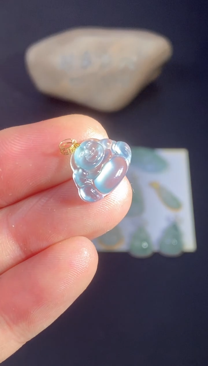 颈饰18K金镶嵌翡翠            