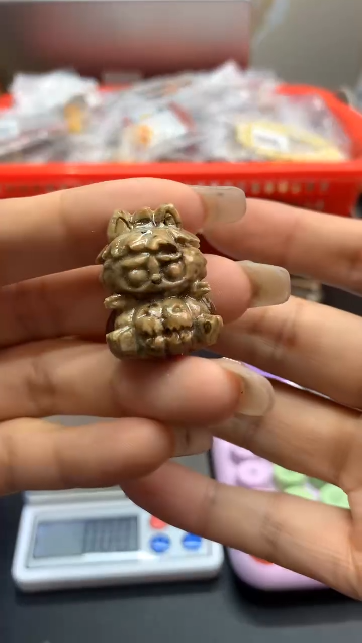 未镶嵌琥珀珠宝奇石372