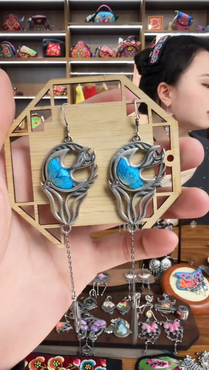 【闪购商品】织绣132蒙阿苏苗绣传承