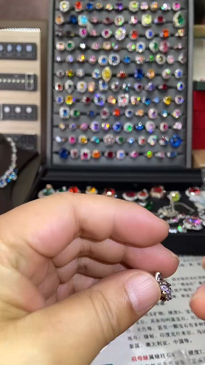 2红宝石（处理）吊坠B12.12-10