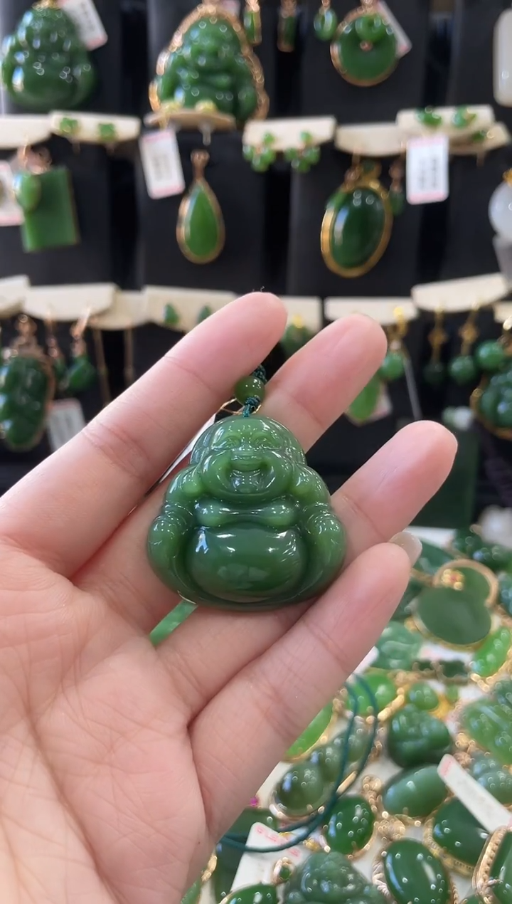 颈饰未镶嵌和田玉（碧玉）佛公