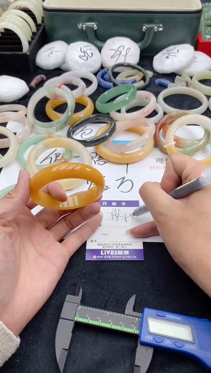 【闪购商品】石英质玉手镯未镶嵌122