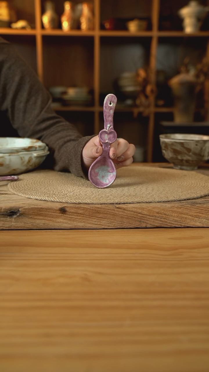 紫色系列的苹果勺子1个