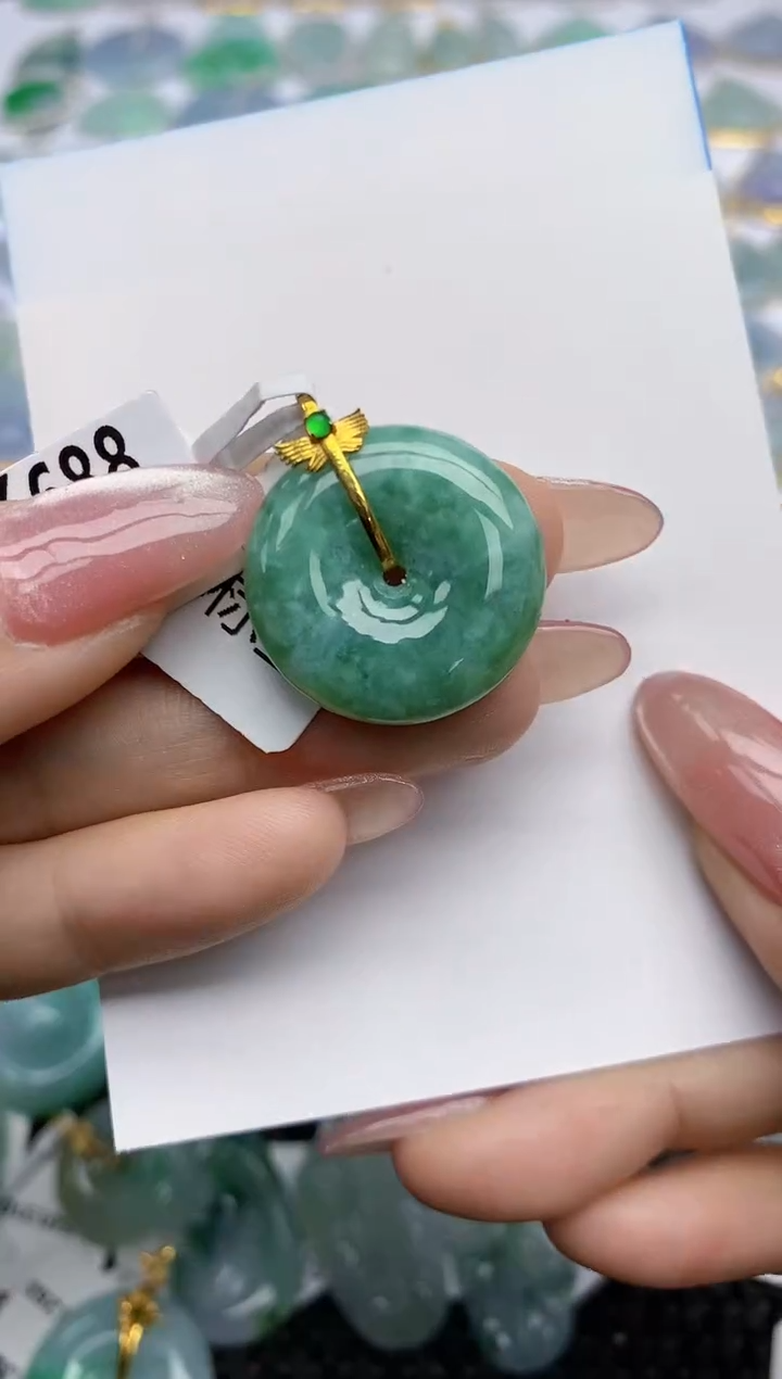 【闪购商品】翡翠挂件18K金镶嵌天然翡翠A货