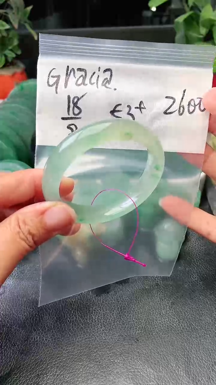 定制石英质玉（非洲翠）G****a手镯