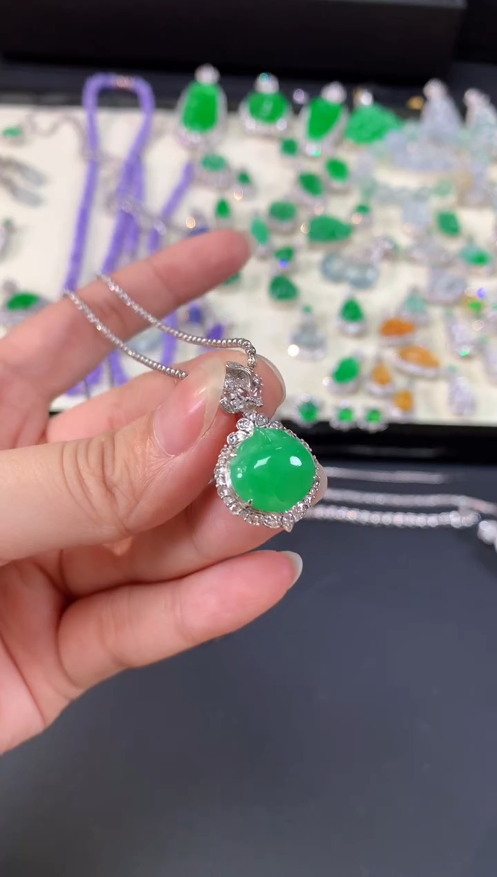 【闪购商品】翡翠吊坠(不含链)18K金镶嵌A525|9800