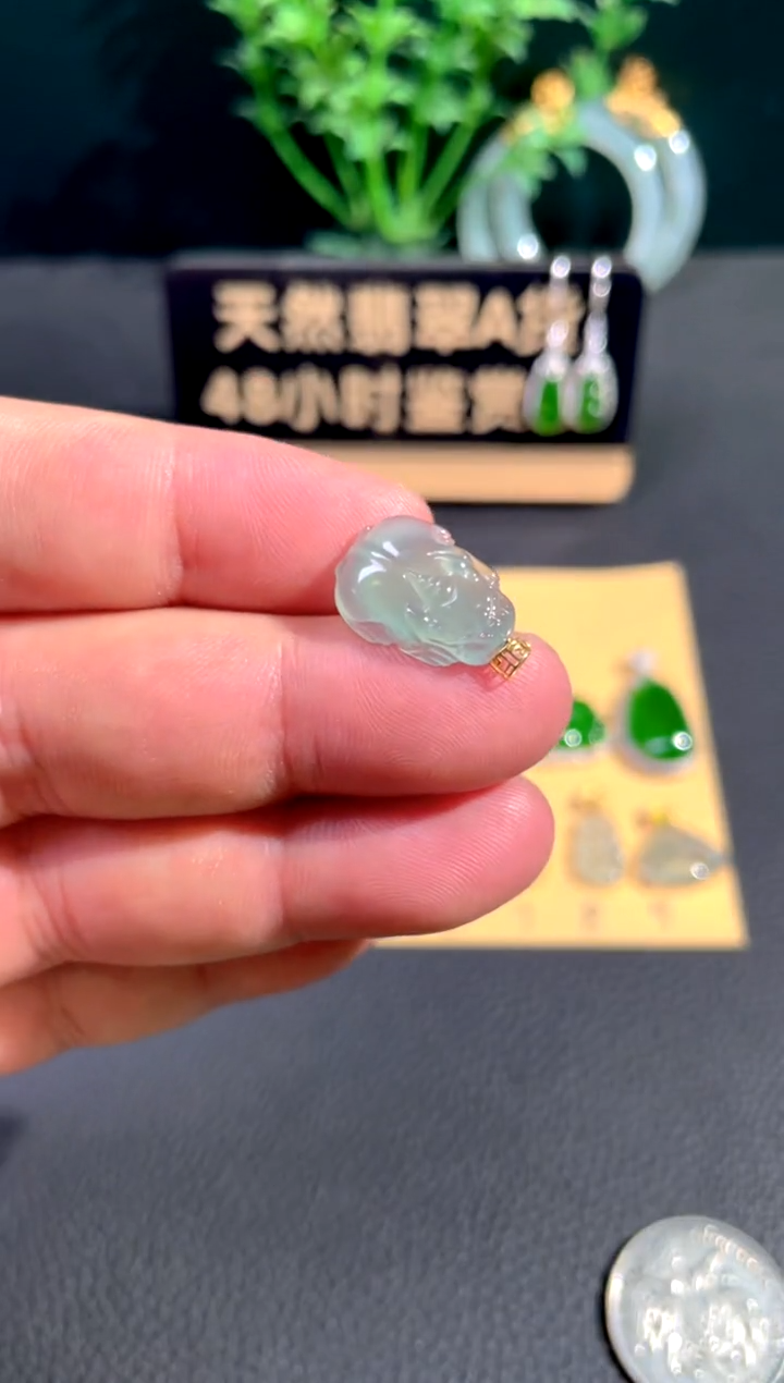 颈饰18K金镶嵌翡翠翡翠