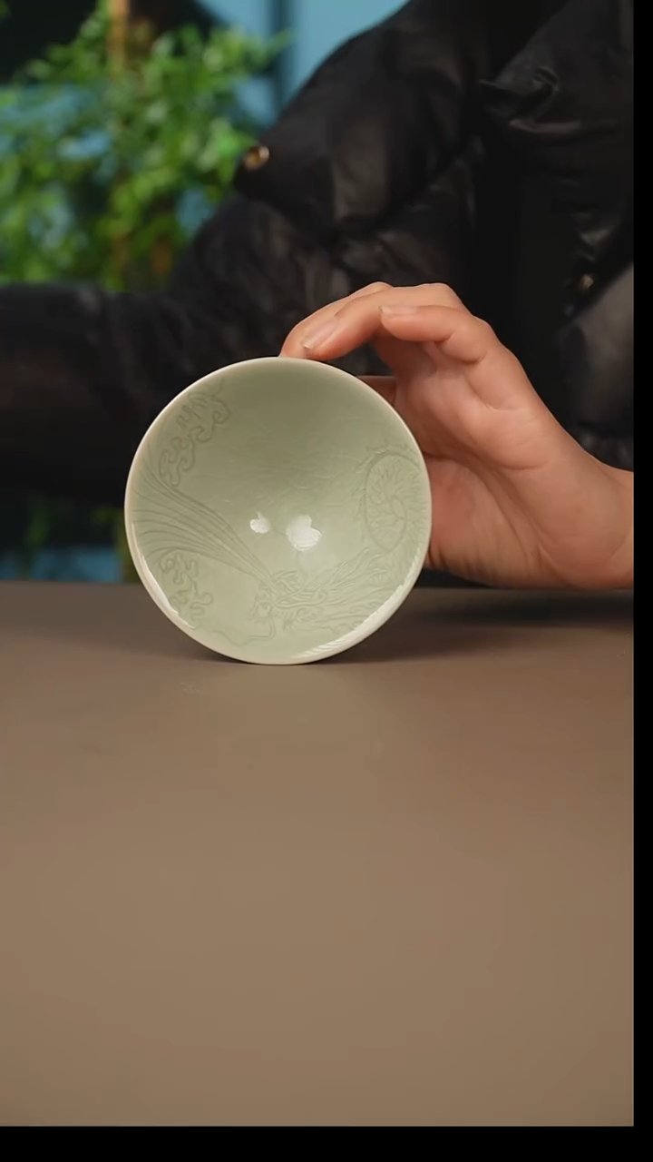 豆绿龙杯             