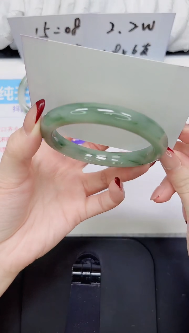 【闪购商品】石英质玉手镯未镶嵌111