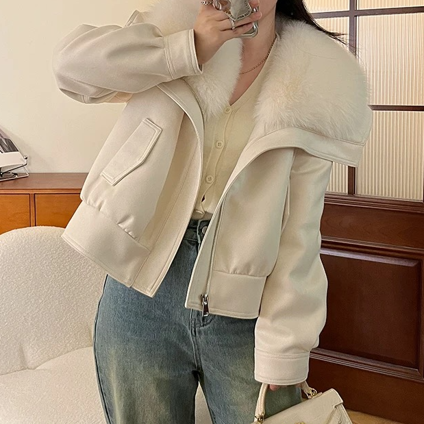 【阿喜】2025新款狐狸毛毛领短款年轻款外套羽绒服