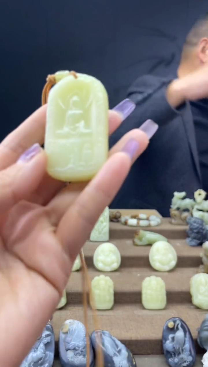 颈饰未镶嵌和田玉1